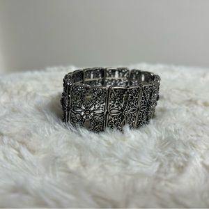 Silver stretchy bracelet
